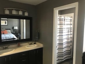 12121 York St in Thornton, CO - Foto de edificio - Building Photo