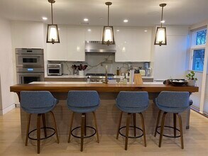 105 W 3rd St, Unit 1 in Boston, MA - Building Photo - Building Photo