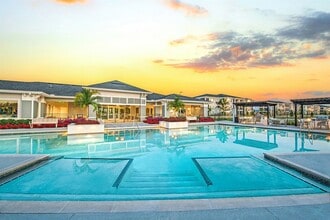 Charlotte Commons in Port Charlotte, FL - Building Photo - Building Photo