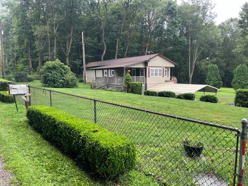 35250 Hull Rd in Salineville, OH - Building Photo