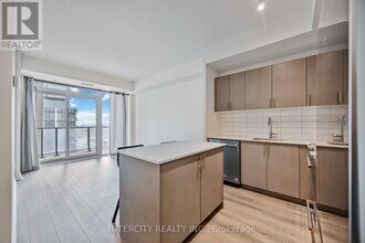 9000 Jane St in Vaughan, ON - Building Photo - Building Photo