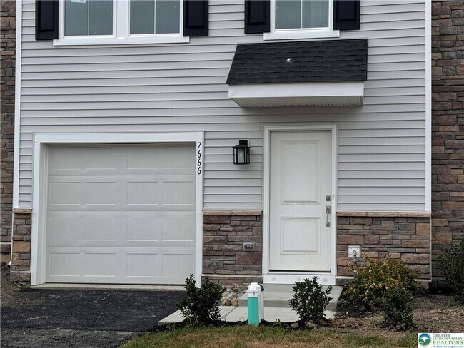 7666 Clayton Ave in Coopersburg, PA - Building Photo - Building Photo