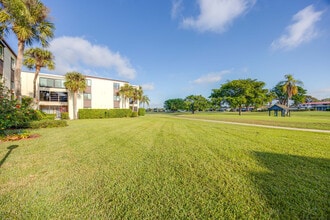 3625 Boca Ciega Dr in Naples, FL - Foto de edificio - Building Photo