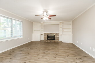 9330 Wandsworth Dr in Spring, TX - Building Photo - Building Photo