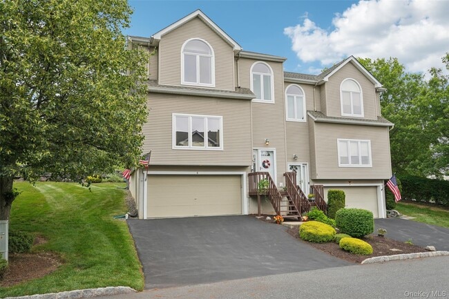 4 Cliffside Ct in Woodbury, NY - Building Photo - Building Photo