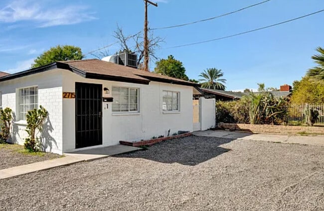 2715 E Oak St, Unit 1