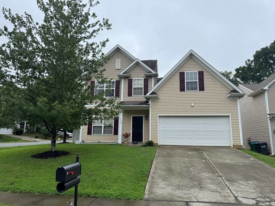 712 Harrier Rd in Charlotte, NC - Building Photo