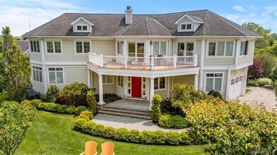 695 Sound Dr in Greenport, NY - Building Photo - Building Photo