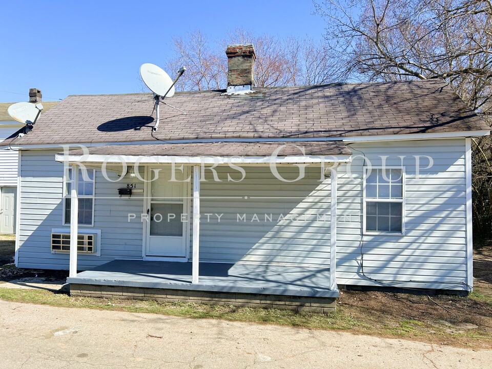 851 Elm St in Henderson, NC - Building Photo