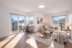 Vistana Apartments in Seattle, WA - Building Photo