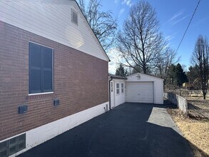 1475 W Duchesne Dr in Florissant, MO - Building Photo - Building Photo