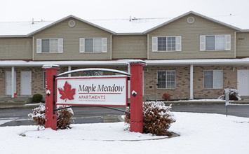 Maple Meadow Apartments in Layton, UT - Foto de edificio - Building Photo