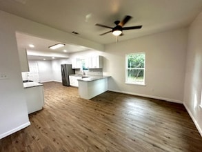 300 N Oak Dr in Waco, TX - Foto de edificio - Building Photo