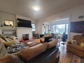 2564 Lake in Milwaukee, WI - Building Photo - Building Photo