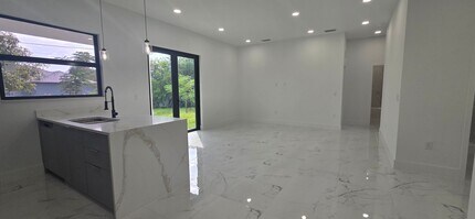 306 NE 10th Terrace in Cape Coral, FL - Building Photo - Building Photo