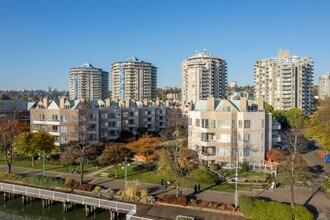 Westport in New Westminster, BC - Building Photo - Building Photo