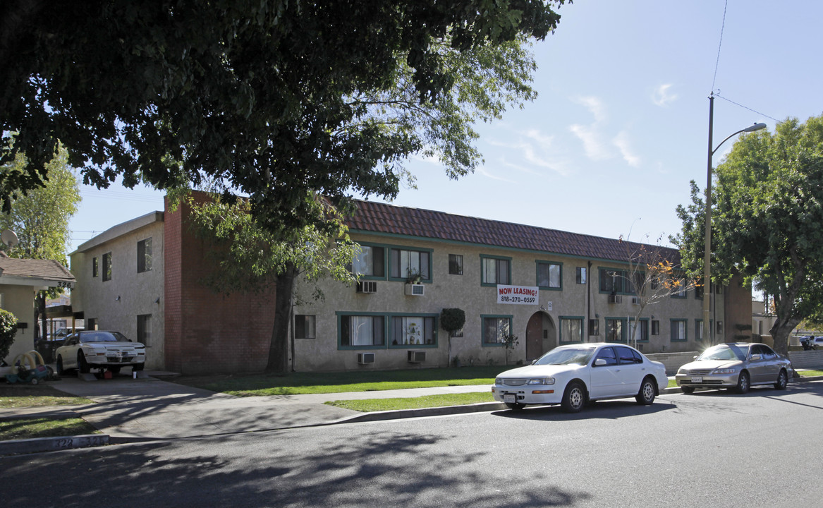 312 N Hagar St in San Fernando, CA - Foto de edificio