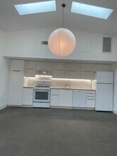 1330 S Sierra Bonita Ave, Unit HOUSE in Los Angeles, CA - Building Photo - Building Photo