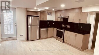 444 Grindstone Trl in Oakville, ON - Building Photo