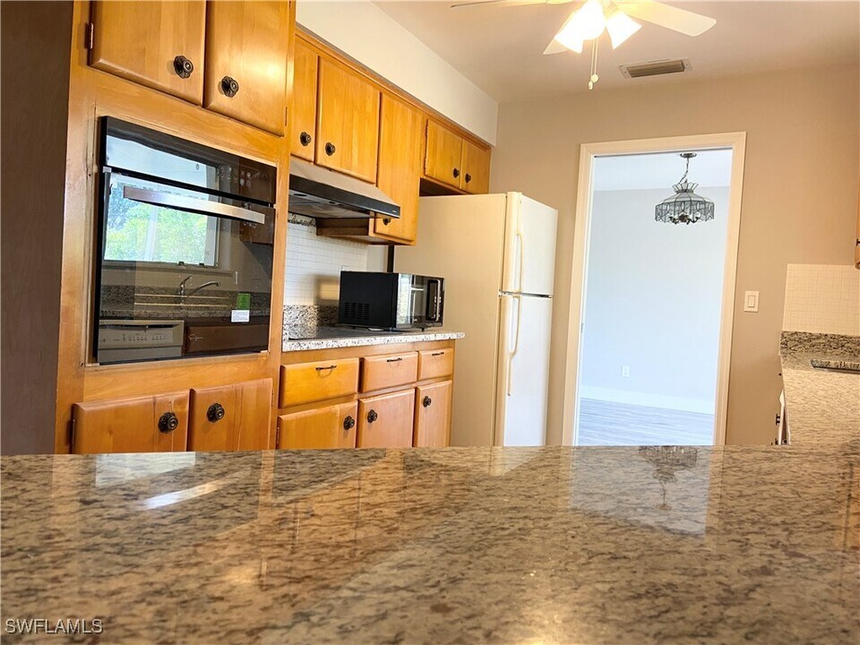 228 SE 43rd Terrace in Cape Coral, FL - Building Photo