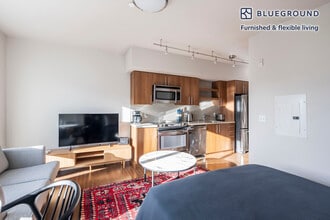 10333 Main St in Bellevue, WA - Foto de edificio - Building Photo