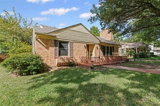 945 Sam Dealey Dr in Dallas, TX - Building Photo - Building Photo