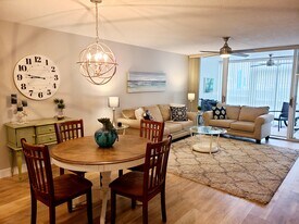 4530 Pinebrook Cir, Unit #102 in Bradenton, FL - Building Photo