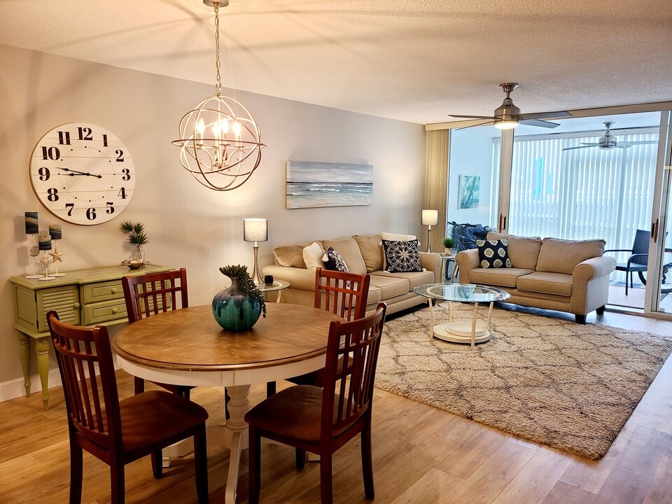 4530 Pinebrook Cir, Unit #102 in Bradenton, FL - Foto de edificio