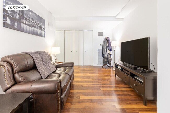 88 Greenwich St in New York, NY - Building Photo - Building Photo
