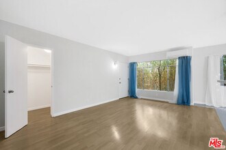 2488 Beachwood Dr in Los Angeles, CA - Building Photo - Building Photo