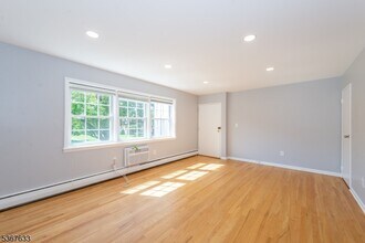 151 Ridge Rd in Cedar Grove, NJ - Building Photo - Building Photo