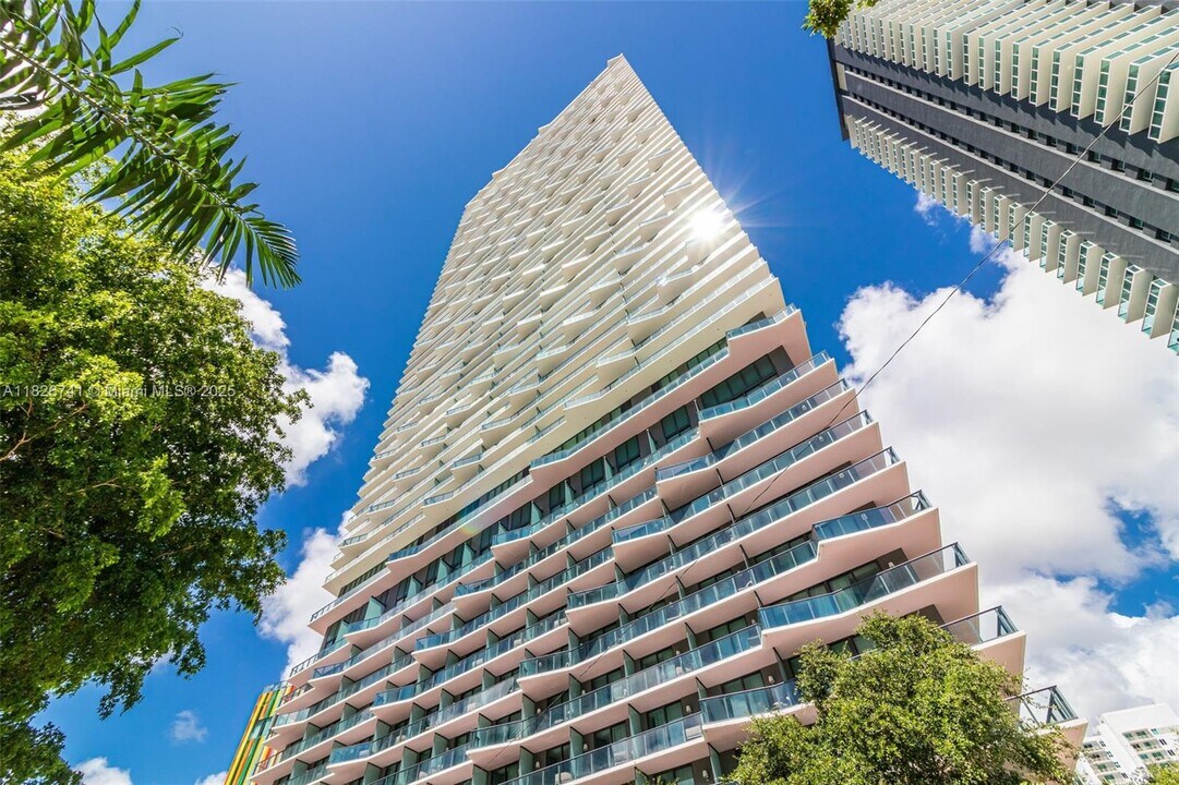 1300 S Miami Ave in Miami, FL - Building Photo