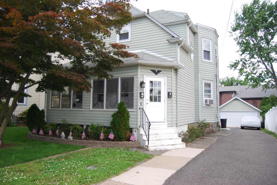 27 W Collingswood Ave in Oaklyn, NJ - Building Photo