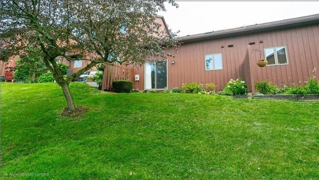 26 Treetop Dr in Fairport, NY - Building Photo - Building Photo