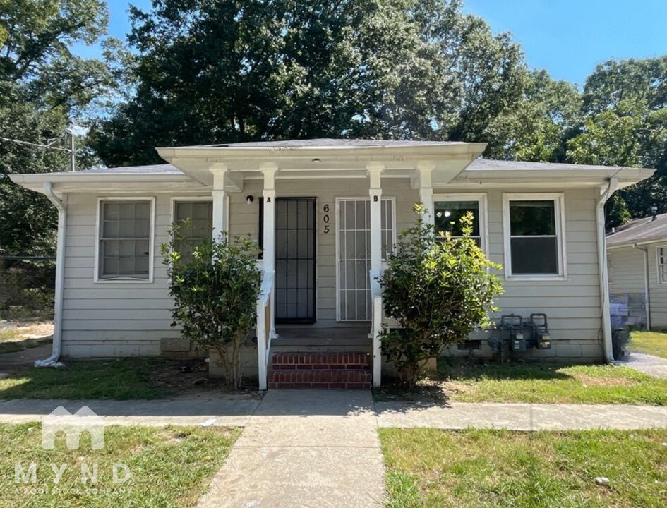 605 Cedar Ave NW in Atlanta, GA - Building Photo