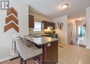 15 Isabella Dr in Orillia, ON - Building Photo - Building Photo