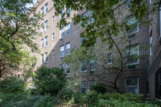 689 Fort Washington Ave in New York, NY - Building Photo - Building Photo