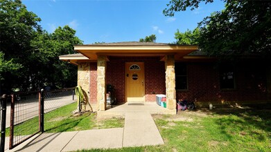 490 S Graham St in Stephenville, TX - Building Photo - Building Photo