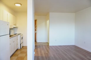2448 Carling Ave in Ottawa, ON - Building Photo