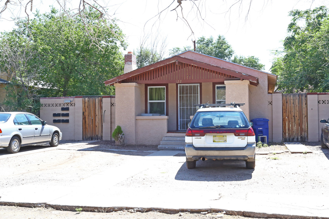 122 Princeton Dr SE in Albuquerque, NM - Building Photo