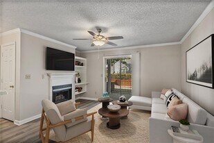 619 Granville Ct in Atlanta, GA - Building Photo