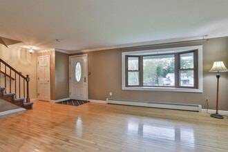 14 Clare Ln in Salem, NH - Building Photo - Building Photo