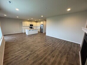 7035 N 94th Ave in Camas, WA - Foto de edificio - Building Photo