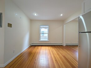 5 Locke St, Unit 1 in Cambridge, MA - Building Photo - Building Photo