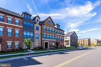 43469 Grandmoore St in Ashburn, VA - Foto de edificio - Building Photo