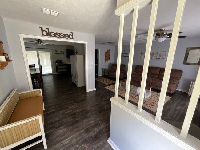 5802 Mt Tabor Rd in Greenwood, FL - Building Photo - Building Photo