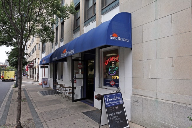 Chestnut View Condominiums in Philadelphia, PA - Foto de edificio - Building Photo