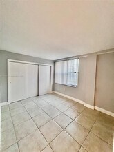 3702 NE 171 St in North Miami Beach, FL - Building Photo - Building Photo