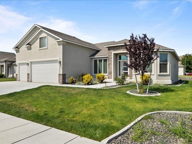 property at 1615 Palermo Ave