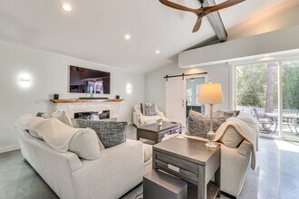 372 Plum St in Bastrop, TX - Building Photo - Building Photo